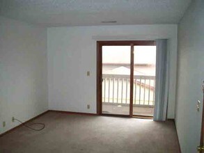 963 Boston Way in Coralville, IA - Foto de edificio - Building Photo