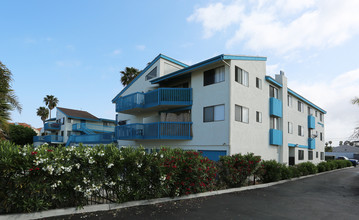 Hightower Manor in Oceanside, CA - Building Photo - Building Photo