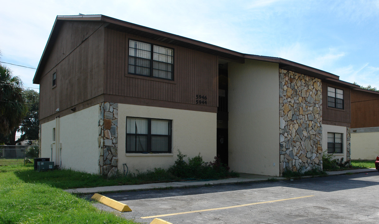 5946 Pennsylvania Ave in New Port Richey, FL - Building Photo