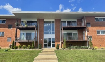 310 Caroline Dr, Unit 412 in La Plata, MD - Foto de edificio - Building Photo