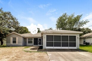 5246 Colchester Ave in Spring Hill, FL - Building Photo