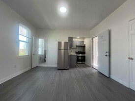 8440 60th Dr in Queens, NY - Building Photo