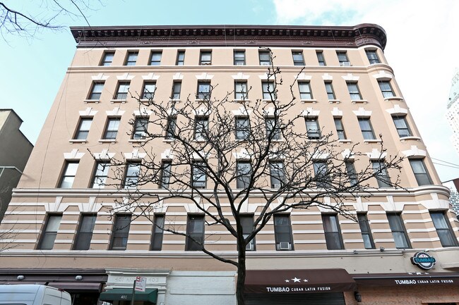 401 W 47th St in New York, NY - Building Photo - Building Photo