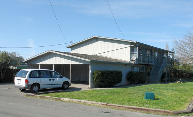 3200-3206 Moorland Ave in Santa Rosa, CA - Foto de edificio - Building Photo