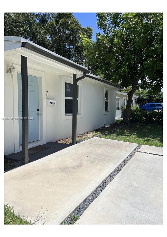 2415 Grant St in Hollywood, FL - Building Photo - Building Photo