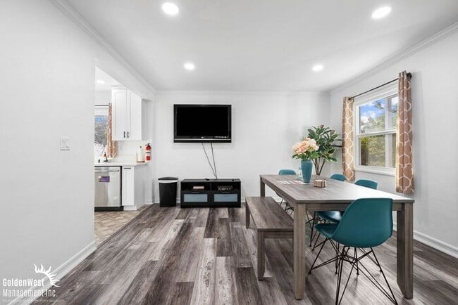 property at 2637 Sunset St