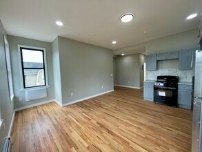 49 Hill St in Waterbury, CT - Building Photo - Building Photo
