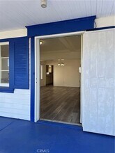 1538 W 51st Pl, Unit 211 in Los Angeles, CA - Building Photo - Building Photo