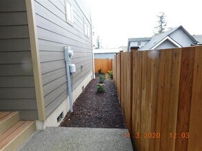 313-315 N Oak St in Burlington, WA - Building Photo - Building Photo