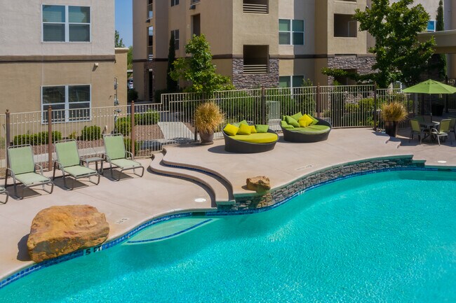 Villas at Helen of Troy in El Paso, TX - Foto de edificio - Building Photo