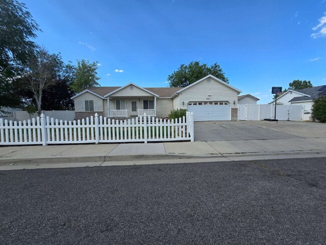 property at 6864 Caroleen Park Cir