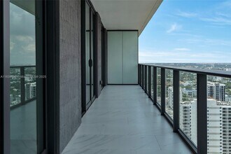 1300 S Miami Ave, Unit 3211 in Miami, FL - Building Photo - Building Photo