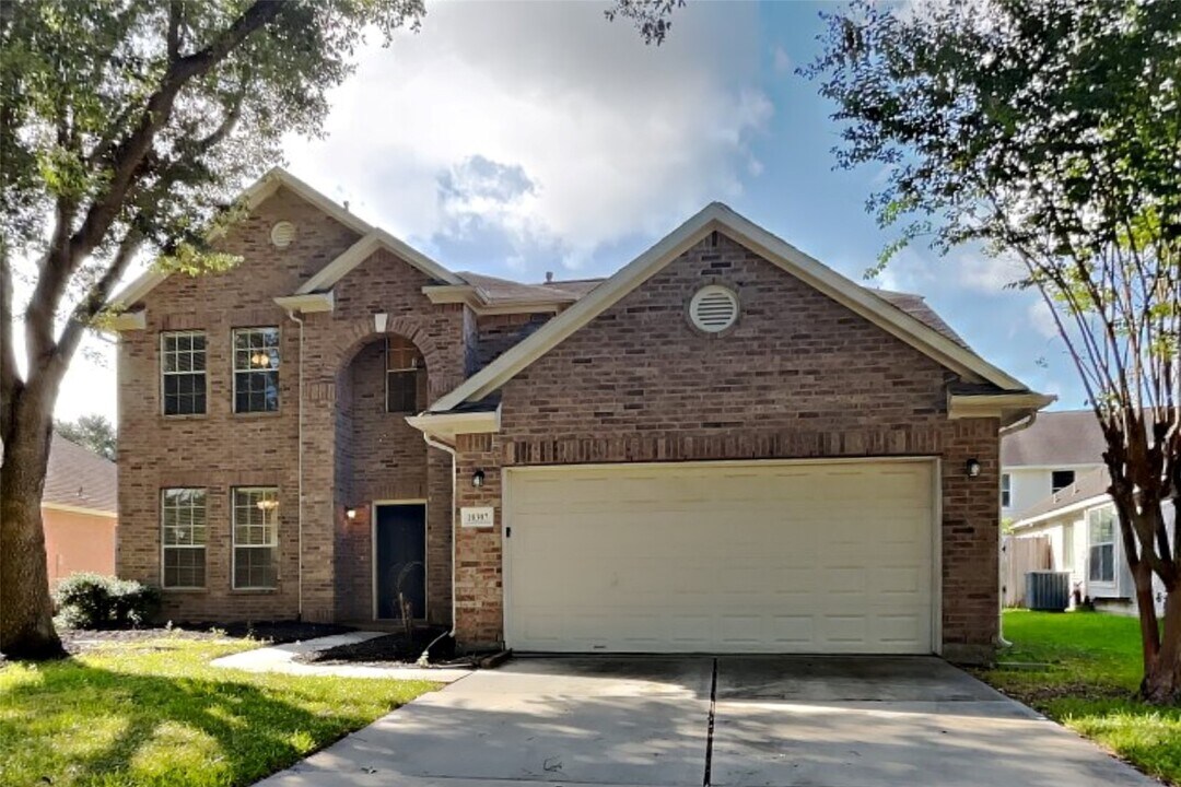 10307 Summit Bridge Ln in Houston, TX - Building Photo