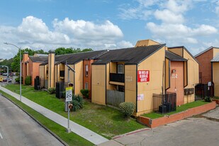 Bellfort Village in Houston, TX - Building Photo