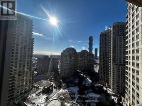 3888 Duke of York Blvd in Mississauga, ON - Building Photo - Building Photo