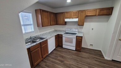 2205 W Morten Ave in Phoenix, AZ - Building Photo - Building Photo
