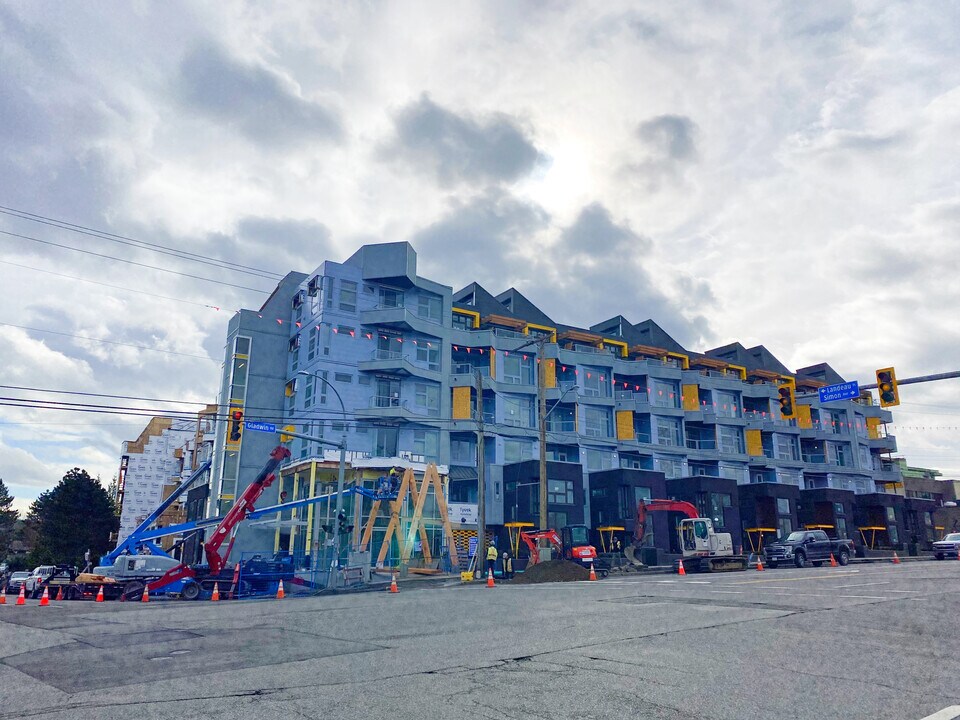 32828 Landeau Pl in Abbotsford, BC - Building Photo