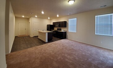 44 Hermanos Loop in Los Lunas, NM - Building Photo - Building Photo