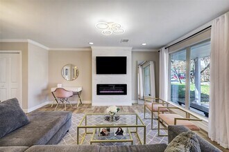 9007 Beverly Hill St in Houston, TX - Building Photo - Building Photo