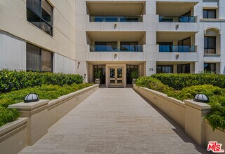 701 Ocean Ave in Santa Monica, CA - Building Photo - Building Photo