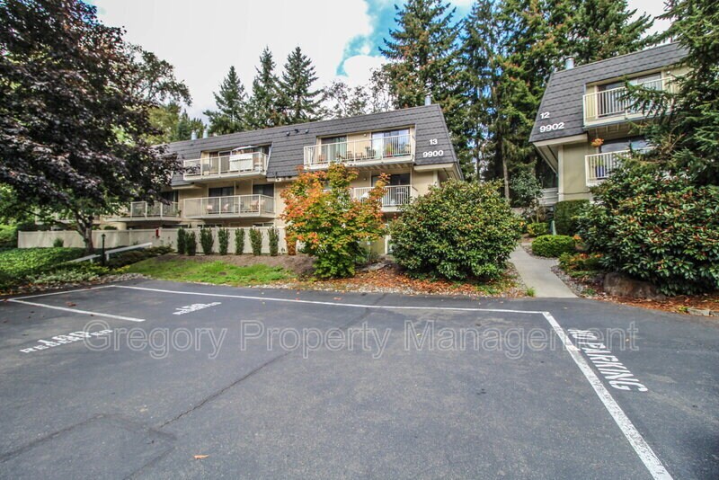 9900 NE 124th St in Kirkland, WA - Building Photo