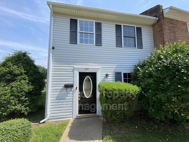 200 Brighton Sq in Fredericksburg, VA - Building Photo - Building Photo