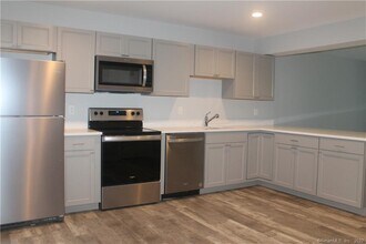 9 Goodhill Rd in Bethel, CT - Building Photo - Building Photo