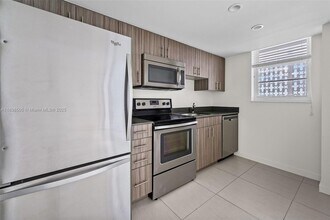 910 West Ave, Unit 1135 in Miami Beach, FL - Building Photo - Building Photo