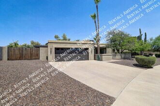 10626 N 41st St in Phoenix, AZ - Foto de edificio - Building Photo