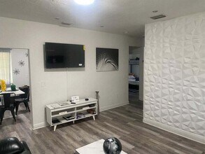 538 SW 7th St in Hallandale Beach, FL - Building Photo - Building Photo