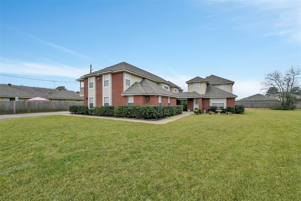 1145 Lovett St in Tomball, TX - Building Photo