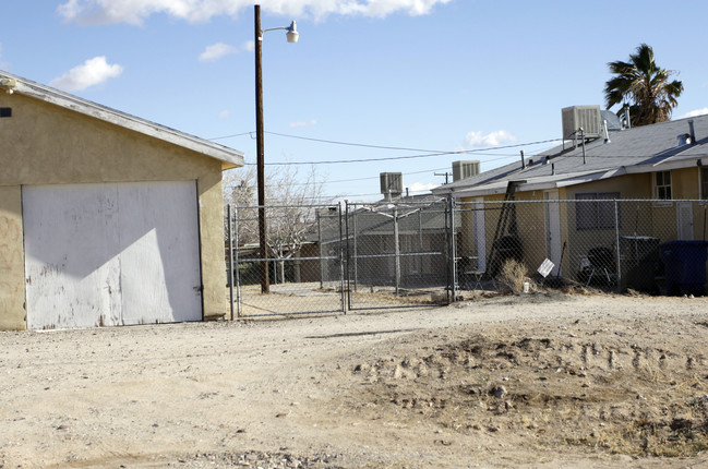 271 Juniper St in Barstow, CA - Building Photo - Building Photo