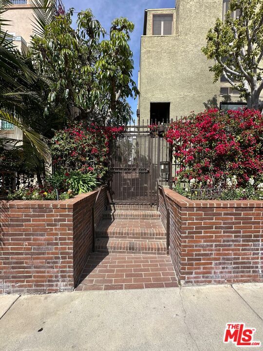 10315 Missouri Ave in Los Angeles, CA - Building Photo - Building Photo