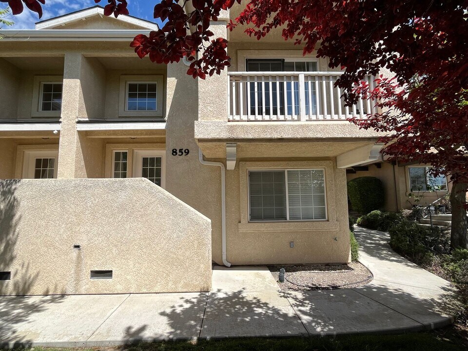 859 Marlbank Pl in Paso Robles, CA - Building Photo