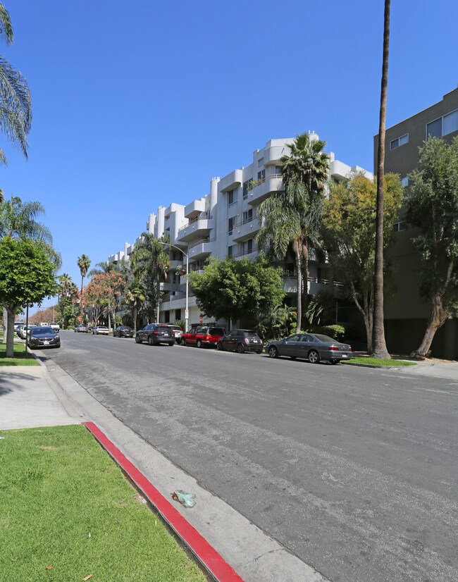 The Wellington Grande in Los Angeles, CA - Building Photo - Building Photo