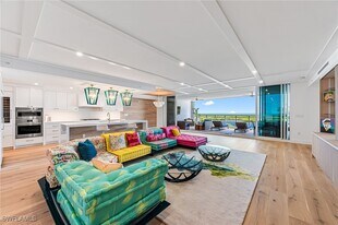 13945 Old Coast Rd in Naples, FL - Building Photo