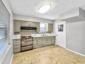 2408 Sparling Wy in Carrollton, TX - Building Photo - Building Photo
