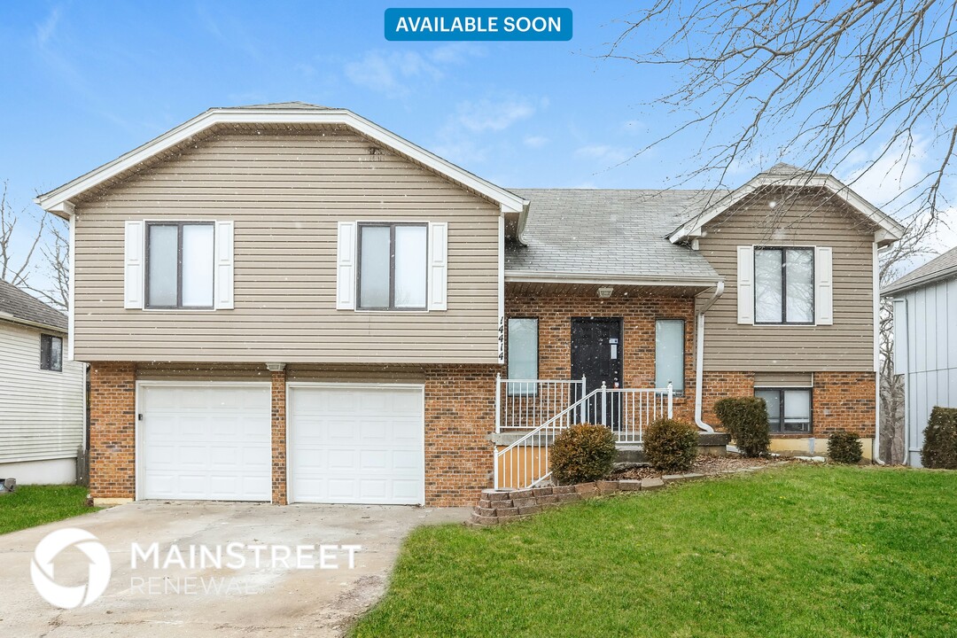 14414 St Andrews Dr in Grandview, MO - Building Photo