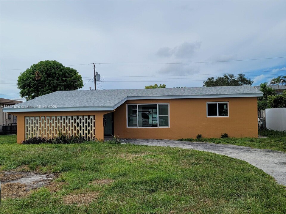 7817 Panama St in Miramar, FL - Building Photo