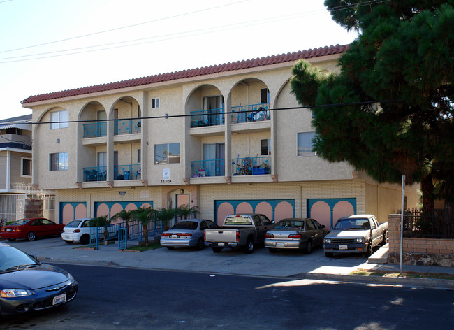 11704 Truro Ave Apartments in Hawthorne, CA - Building Photo - Building Photo