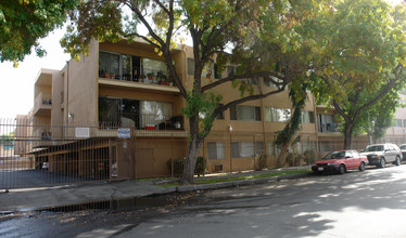 North Pointe Rayen Apartments in Panorama City, CA - Building Photo - Building Photo