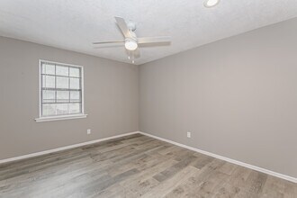 1013 N Jan-Mar Dr in Olathe, KS - Building Photo - Building Photo