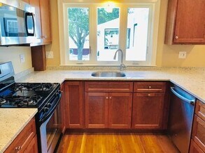 394 Weld St in Boston, MA - Building Photo - Building Photo
