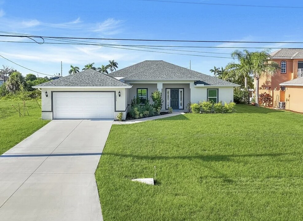 2224 NW 25th Terrace in Cape Coral, FL - Building Photo