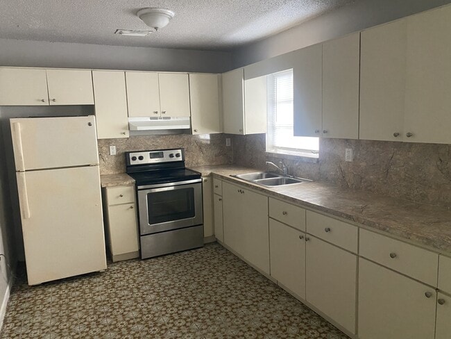 2416 NW 22nd Ct in Miami, FL - Building Photo - Building Photo