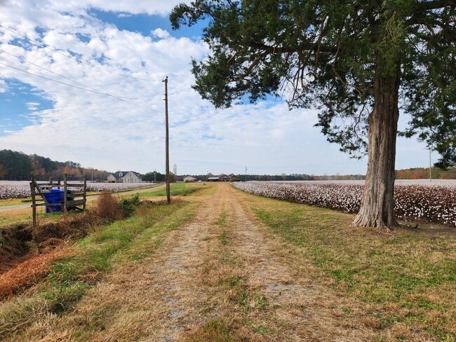 property at 5625 Greenwood Rd