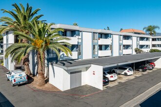 Covina Grand in Covina, CA - Foto de edificio - Building Photo