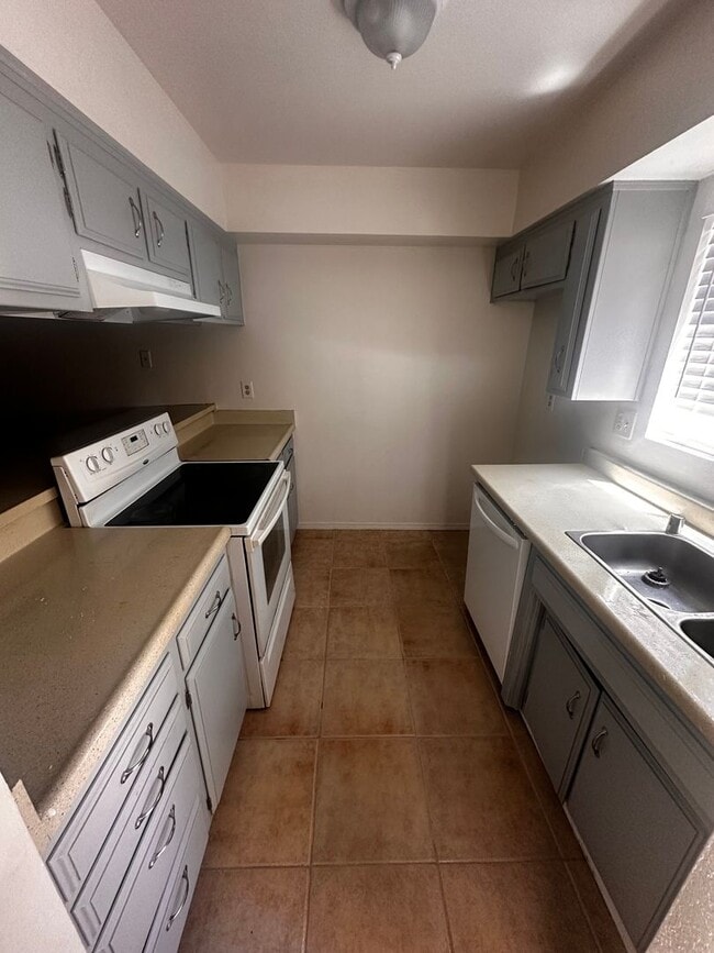 4312 Tierra Verde St in Bakersfield, CA - Building Photo - Building Photo