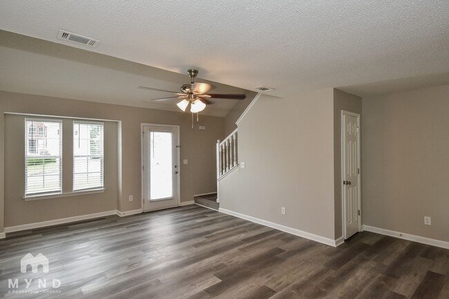 7953 Lake Wind Ct in Douglasville, GA - Foto de edificio - Building Photo