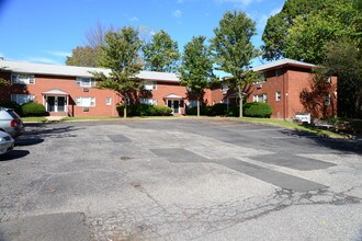 Woodside Apartments in Edison, NJ - Foto de edificio - Building Photo